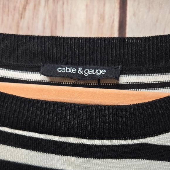 Cable & Gauge Black and White Striped Sweater With Buttons Down Back Size XL - Picture 2 of 9